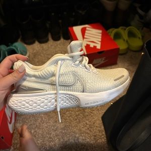 Nike running shoes invincible